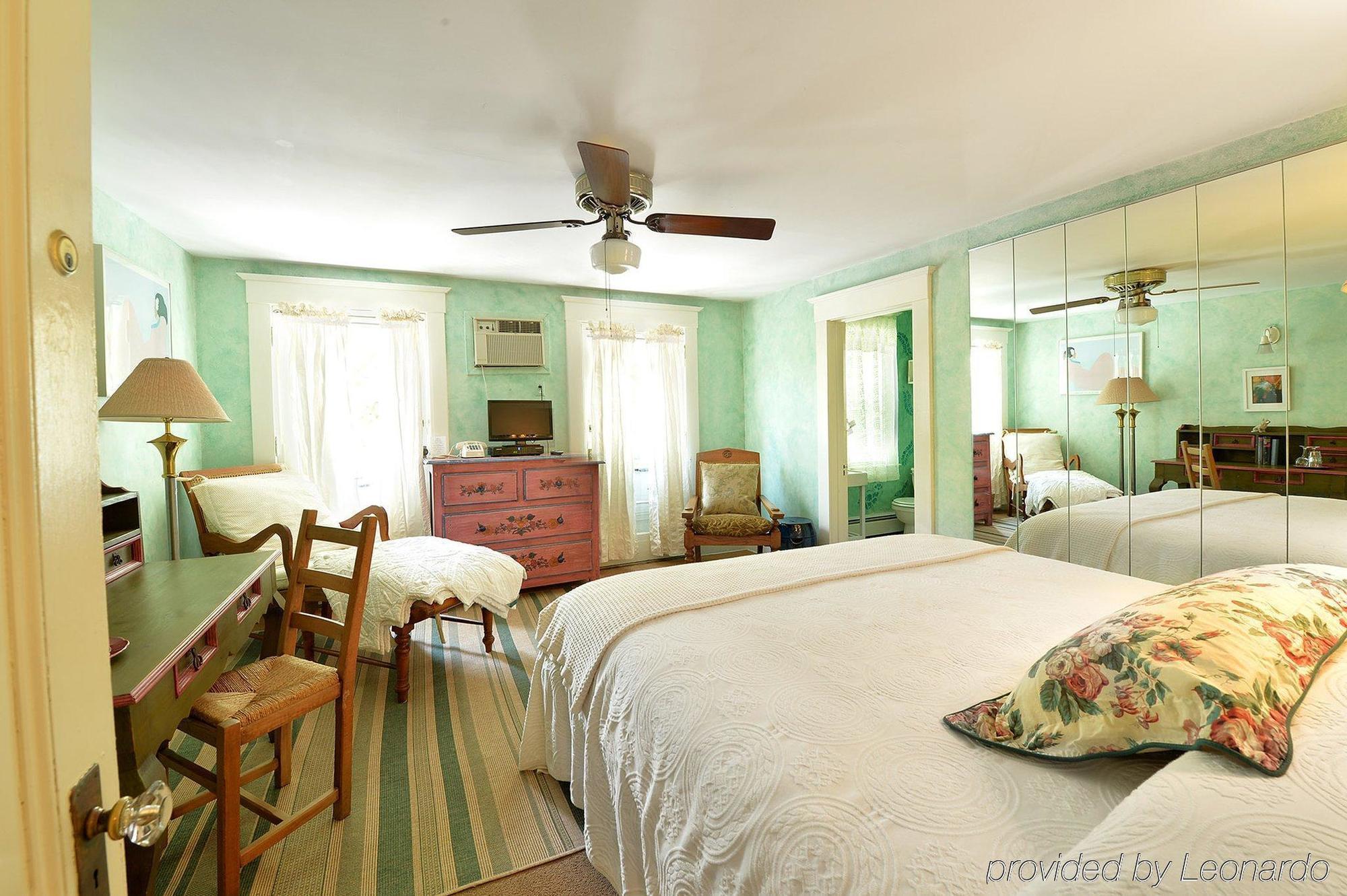 The Village Latch Inn Саутхемптън Екстериор снимка