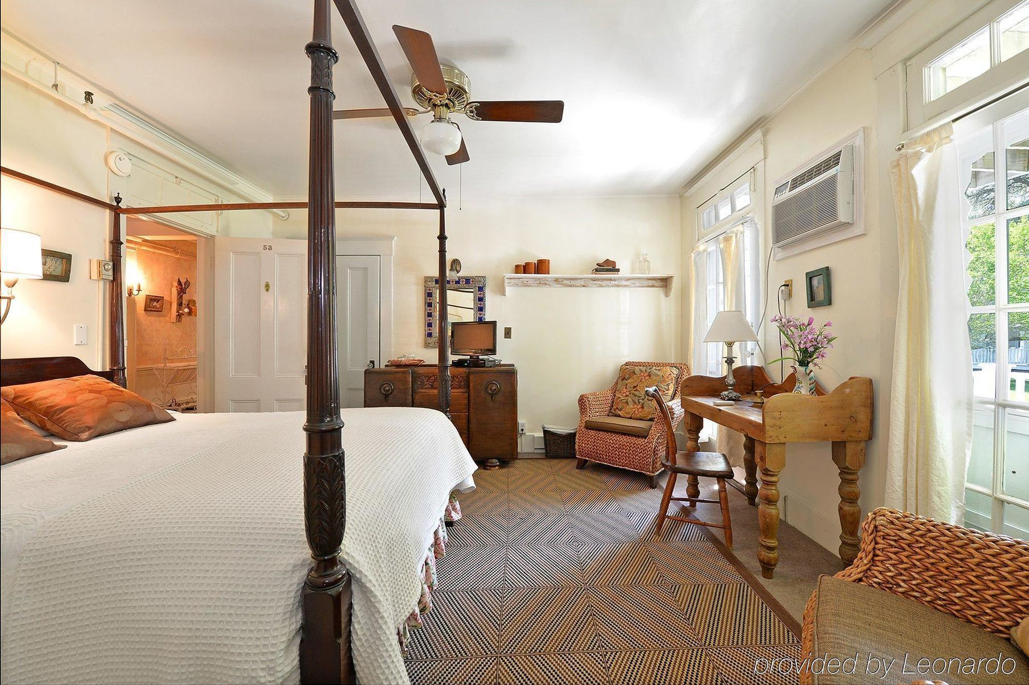 The Village Latch Inn Саутхемптън Екстериор снимка