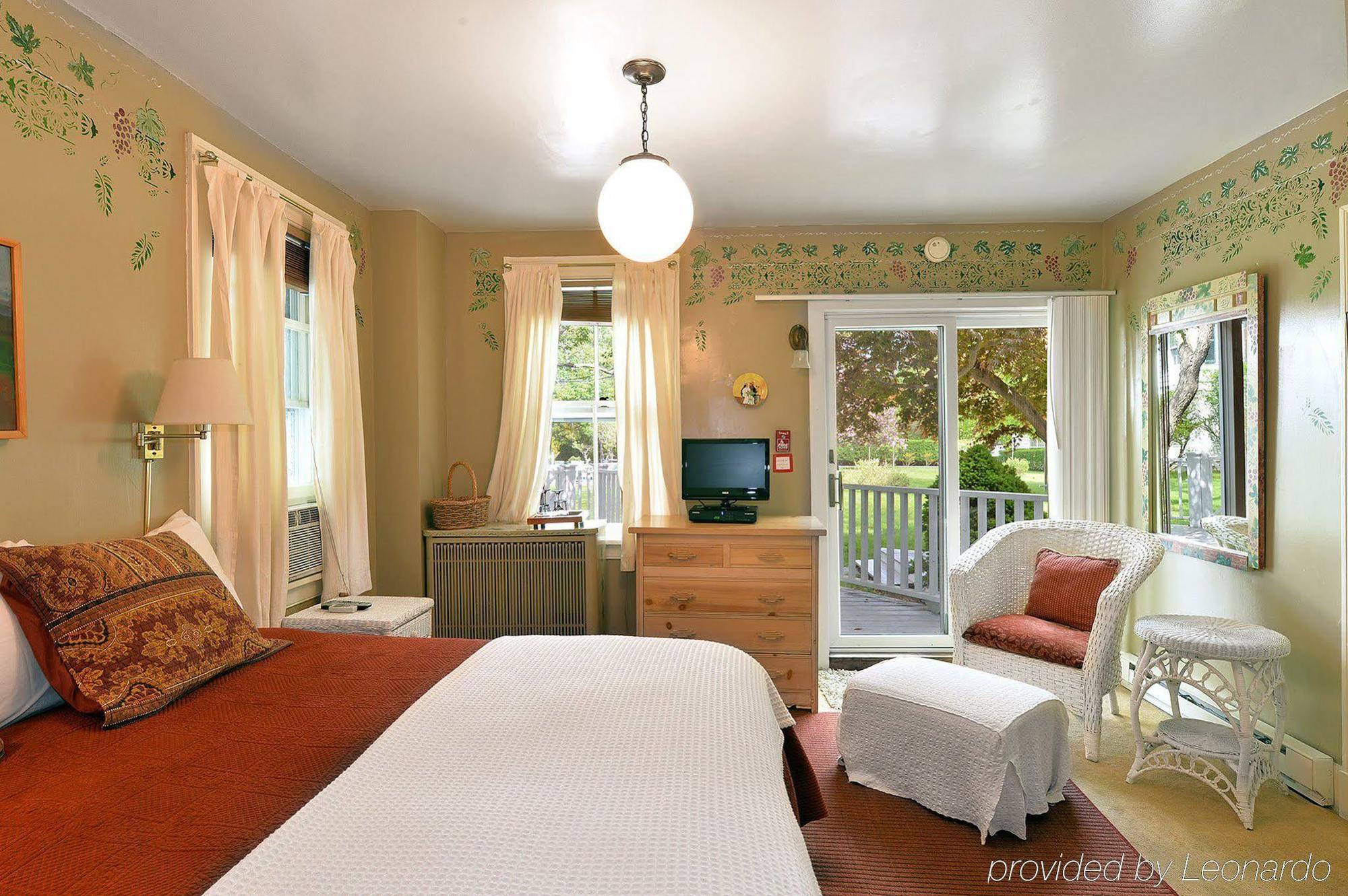 The Village Latch Inn Саутхемптън Екстериор снимка